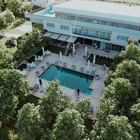 Hotel La Villa Gjakova Buitenkant foto