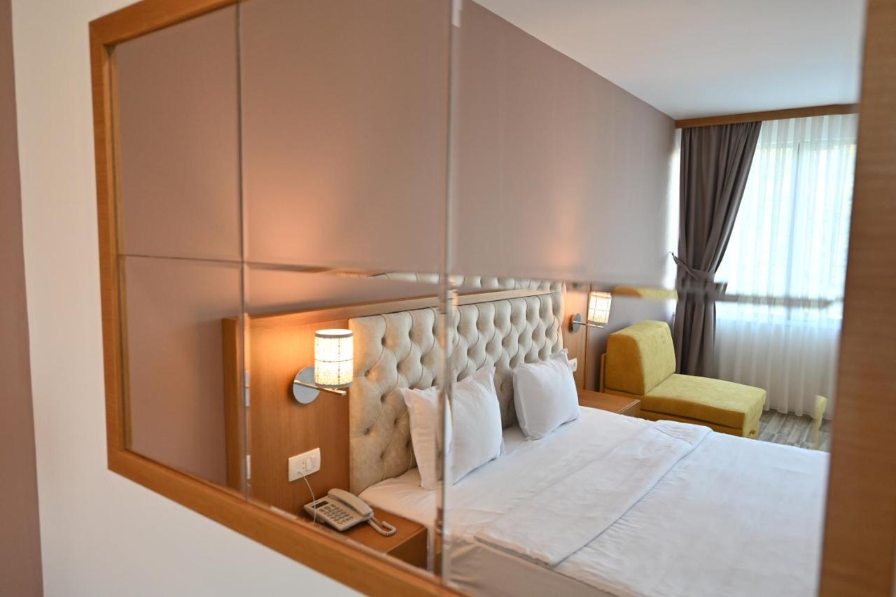 Hotel La Villa Gjakova Buitenkant foto