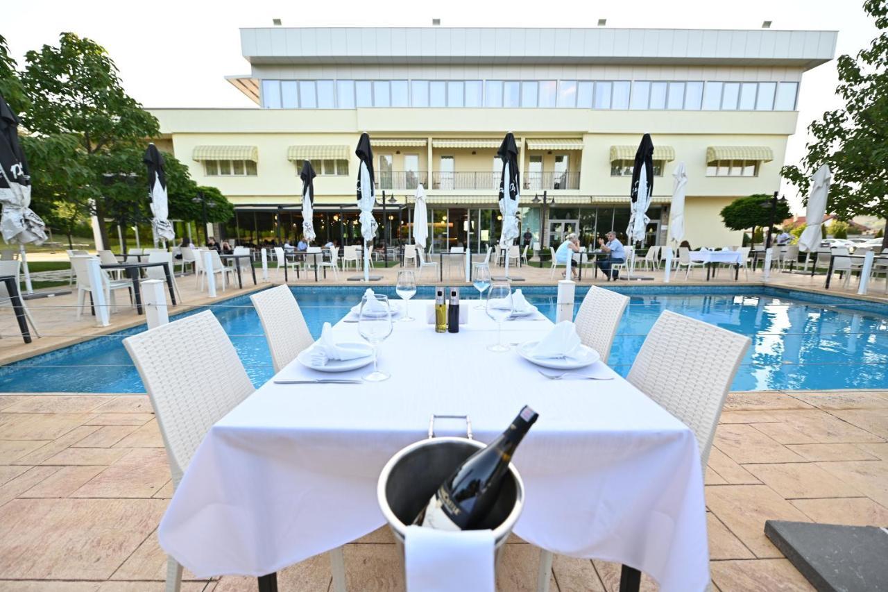 Hotel La Villa Gjakova Buitenkant foto