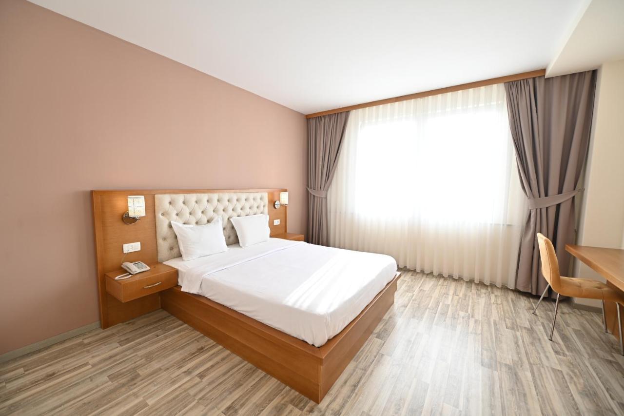 Hotel La Villa Gjakova Buitenkant foto