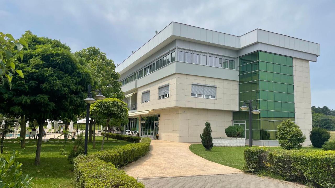 Hotel La Villa Gjakova Buitenkant foto