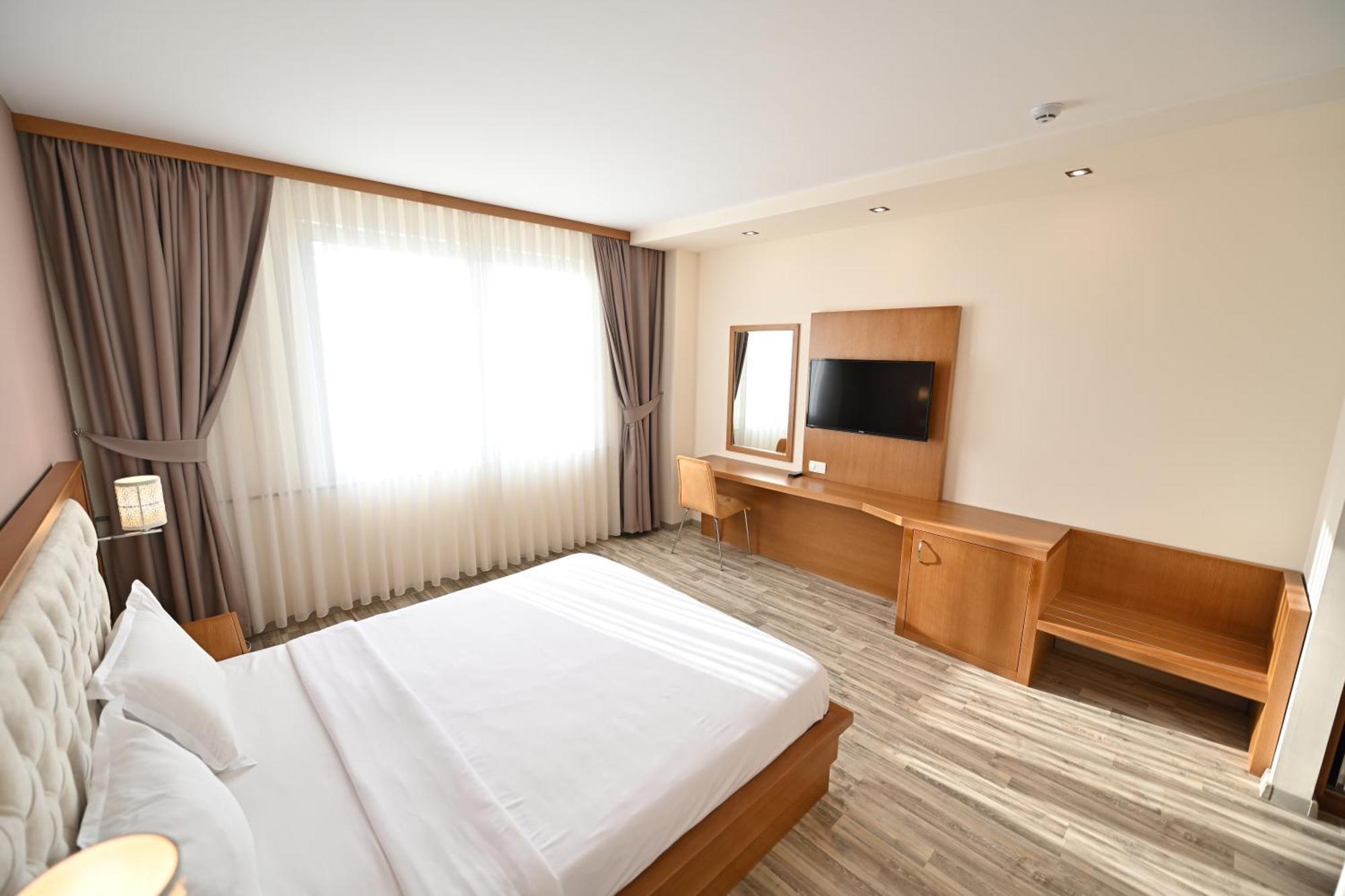 Hotel La Villa Gjakova Buitenkant foto