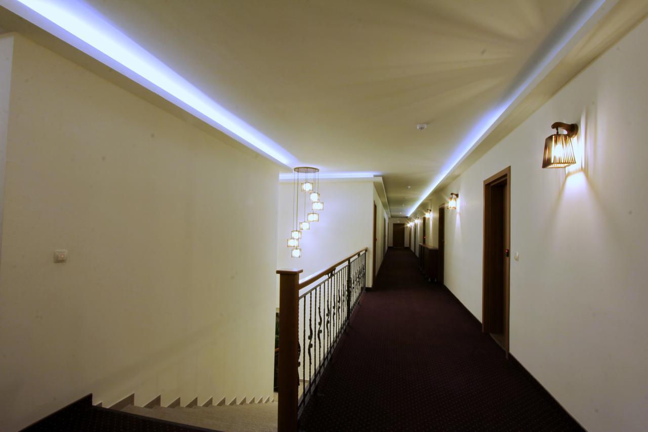 Hotel La Villa Gjakova Buitenkant foto